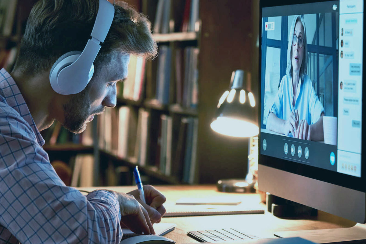 Illustration IT-Trainings als Präsenz- oder als Live-Online-Seminare